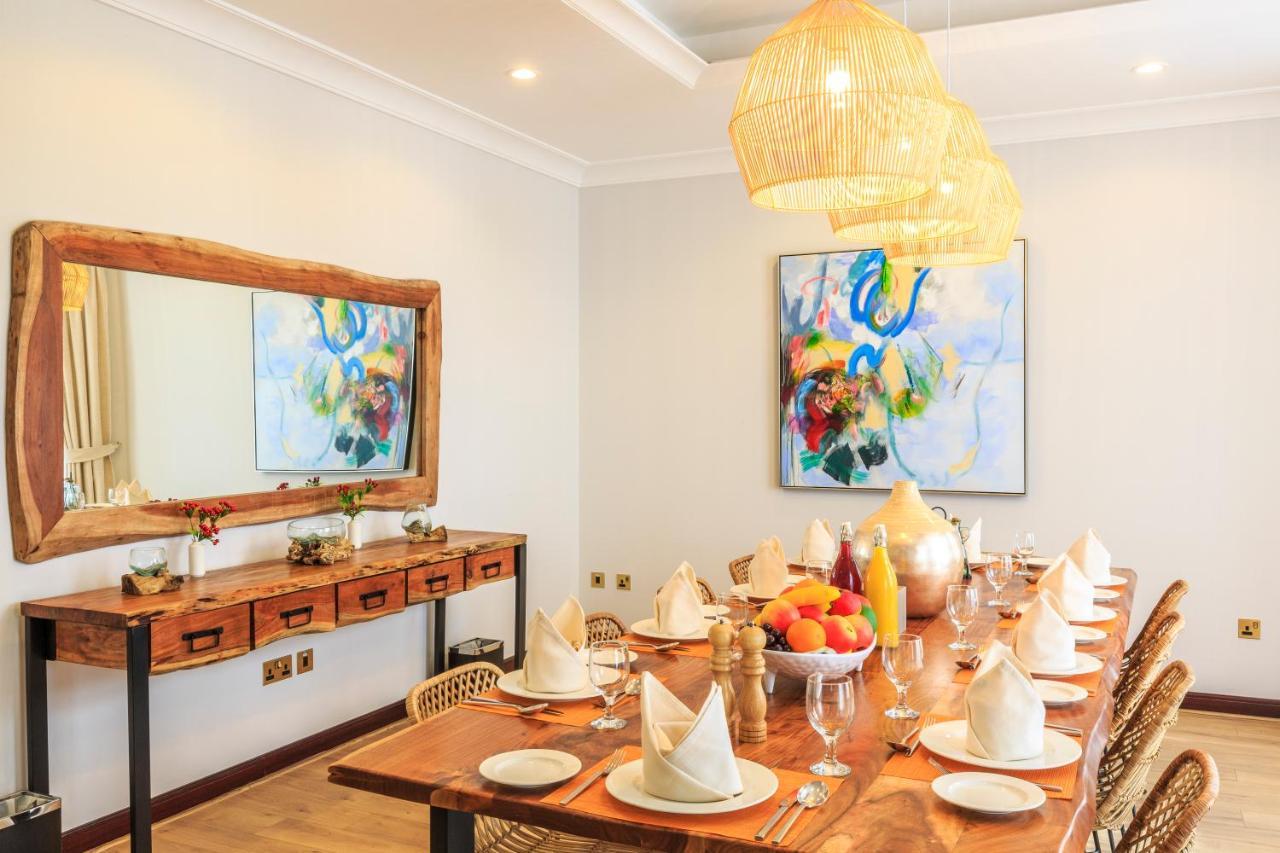 The S Holiday Homes - Stunning 5 Bedrooms Villa At The Palm Jumeirah With Private Beach And Pool Dubai Exteriör bild