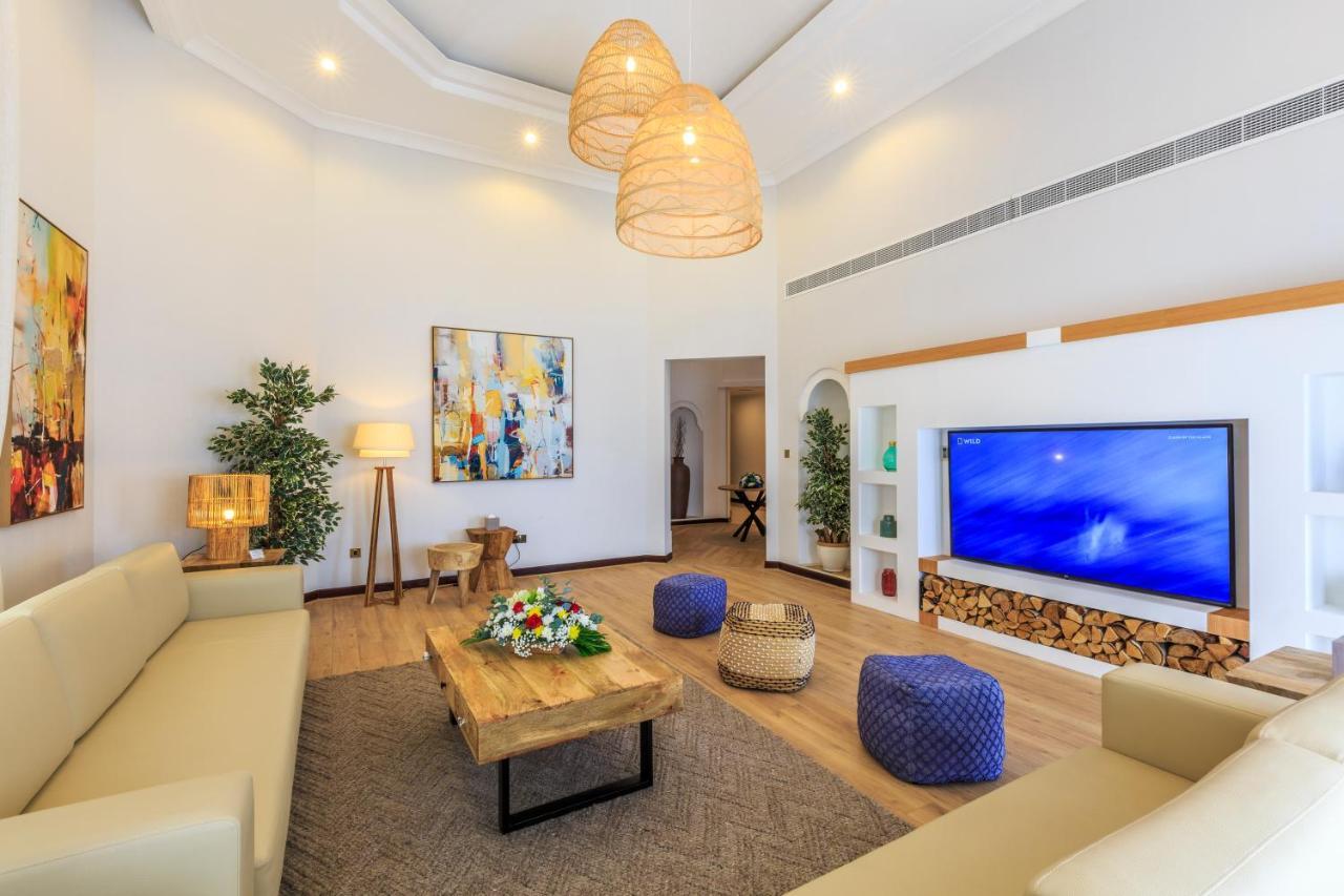 The S Holiday Homes - Stunning 5 Bedrooms Villa At The Palm Jumeirah With Private Beach And Pool Dubai Exteriör bild