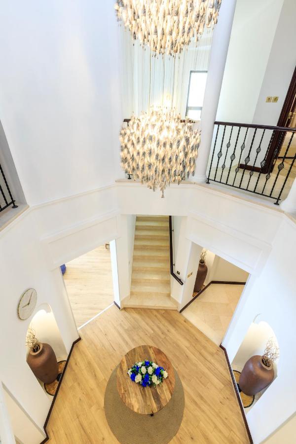 The S Holiday Homes - Stunning 5 Bedrooms Villa At The Palm Jumeirah With Private Beach And Pool Dubai Exteriör bild