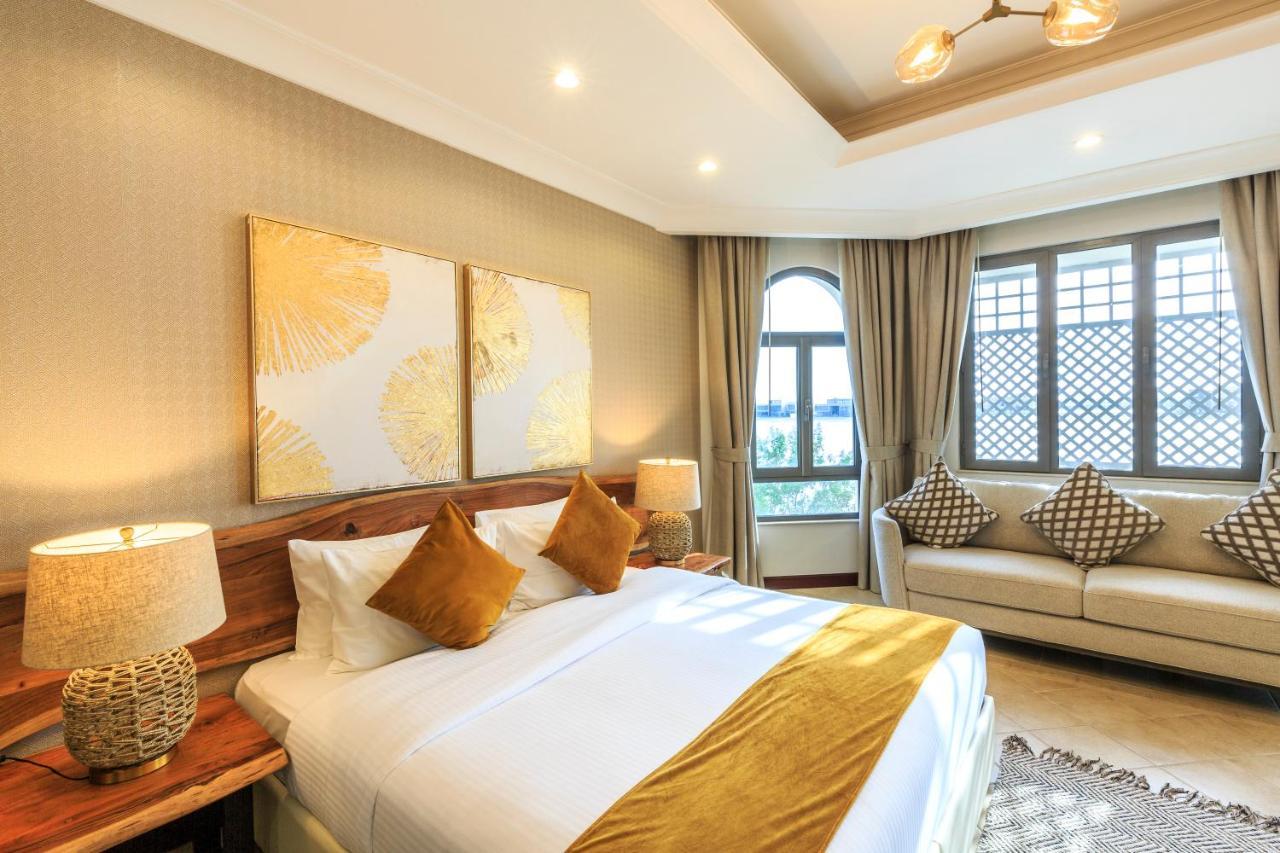 The S Holiday Homes - Stunning 5 Bedrooms Villa At The Palm Jumeirah With Private Beach And Pool Dubai Exteriör bild