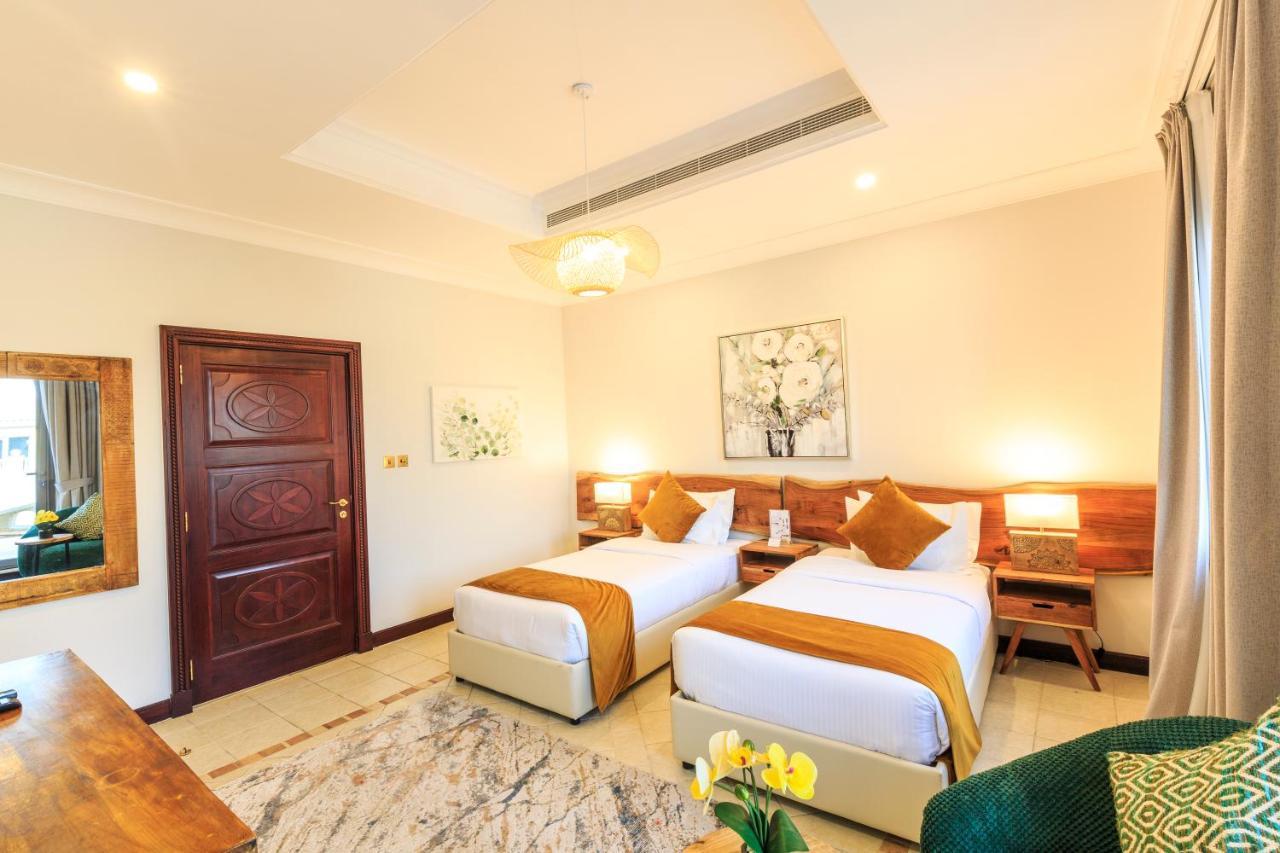 The S Holiday Homes - Stunning 5 Bedrooms Villa At The Palm Jumeirah With Private Beach And Pool Dubai Exteriör bild